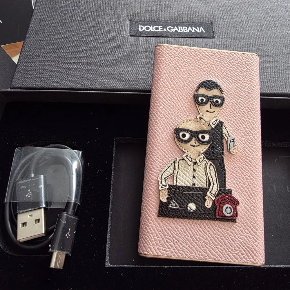 Dolce & Gabbana Pink Power Bank - Picture 2 of 5